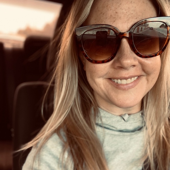 Meet your Posher, Stephanie - Picture 1 of 1